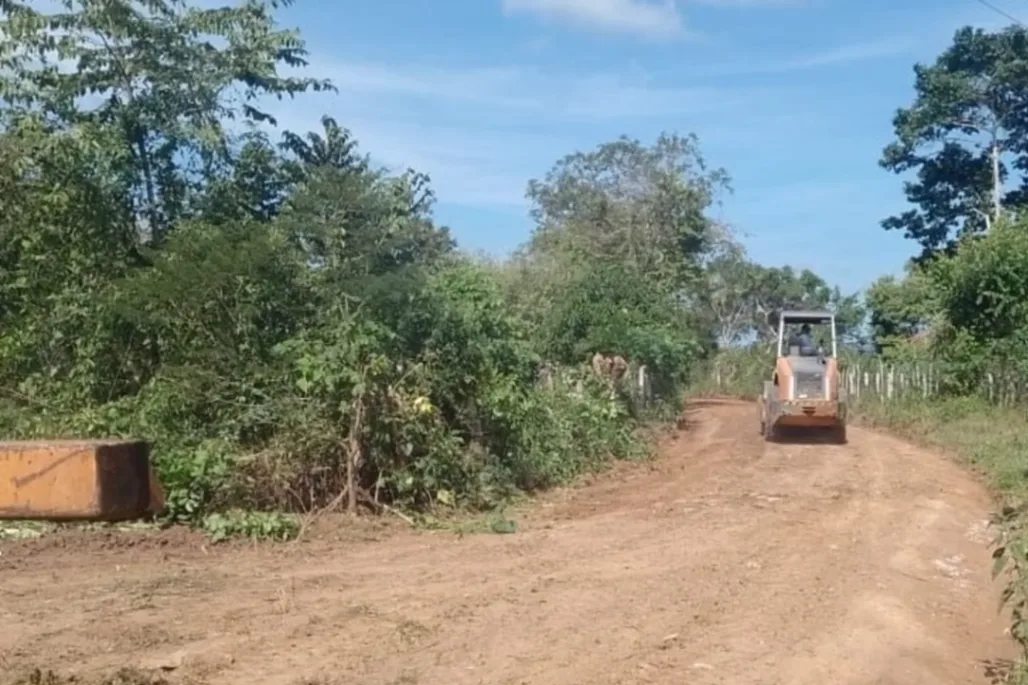 Sahagún fortalece mantenimiento a vías rurales