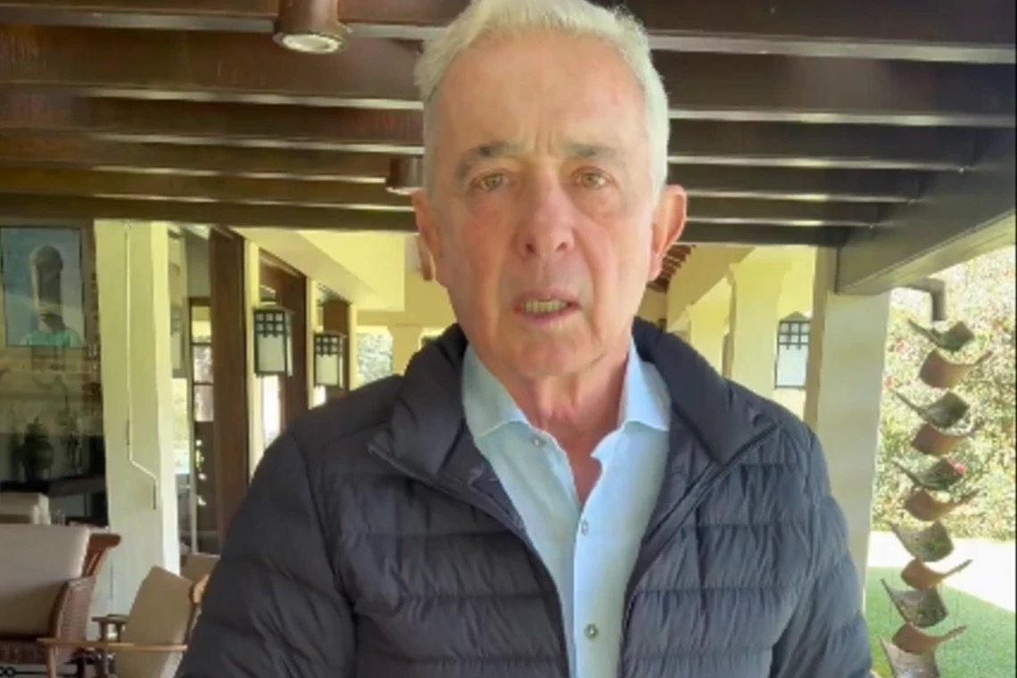 "Petro pretende tapar su fracaso"