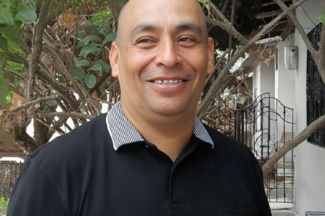 Lo encontraron asesinado a golpes en la vía