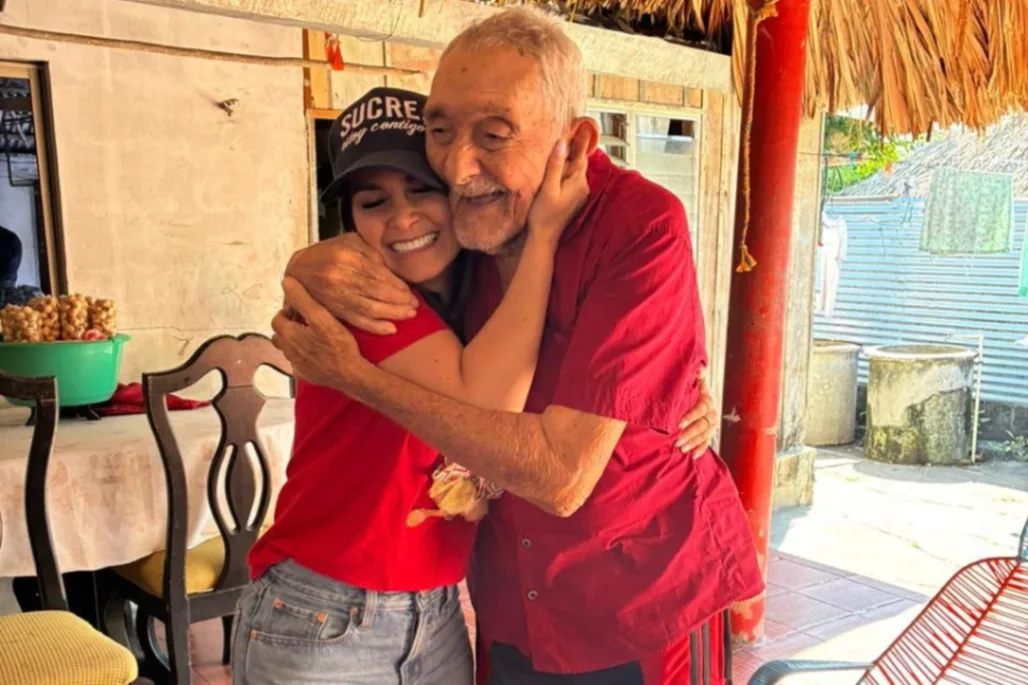 Recorriendo Sucre con un corazón grande, llevando sonrisas y esperanza a niños, niñas y abuelitos.