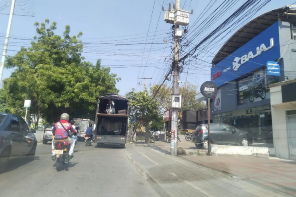 Encapuchado se hurtó 14 millones de pesos en almacén de motos en Sincelejo