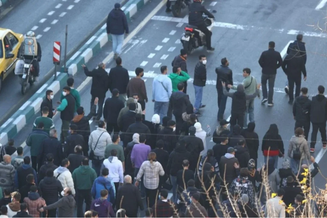 Trump lanza advertencia a Irán por represión contra manifestantes