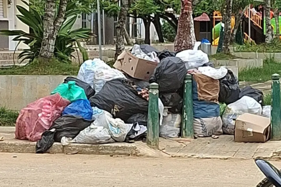 Momil comenzó el 2026 inundado de basuras