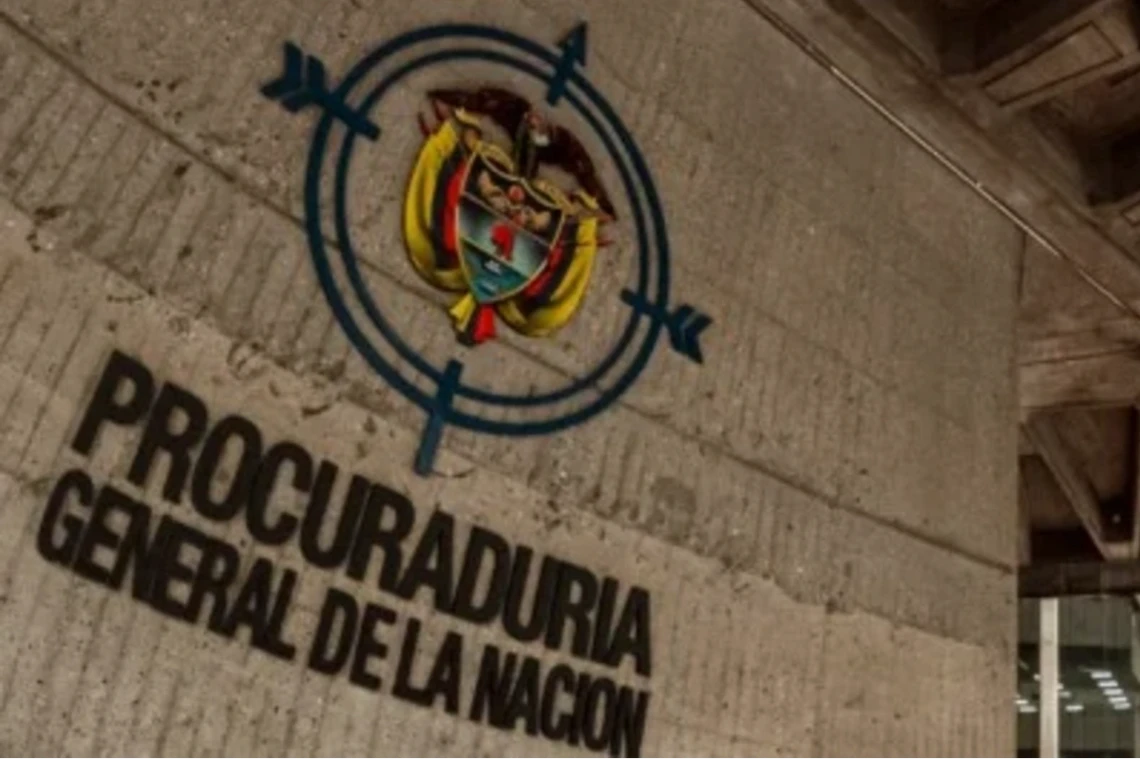 General Huertas y Mejía seguirán suspendidos: Procuraduría