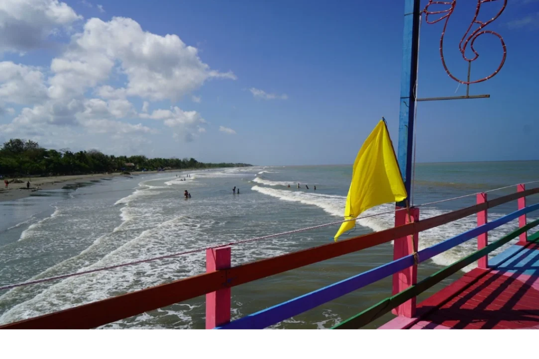 Bajó la marea, reabren playas en Puerto Escondido