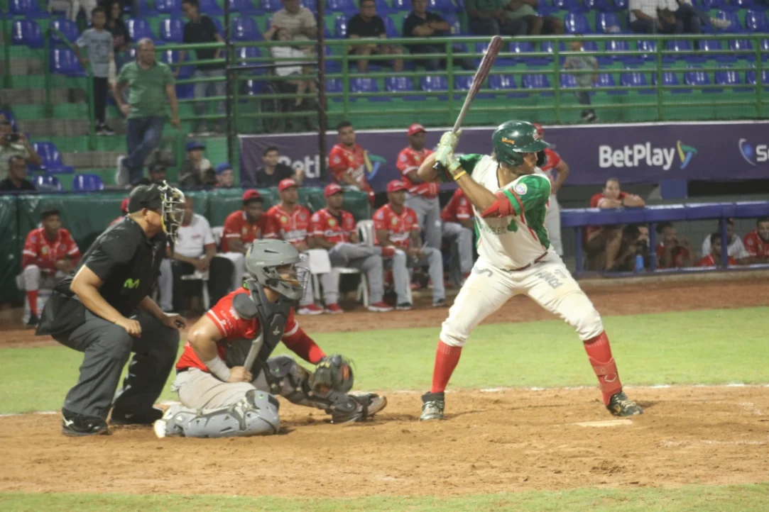 Jhon Torres supera marca en Toros, que sigue perdiendo