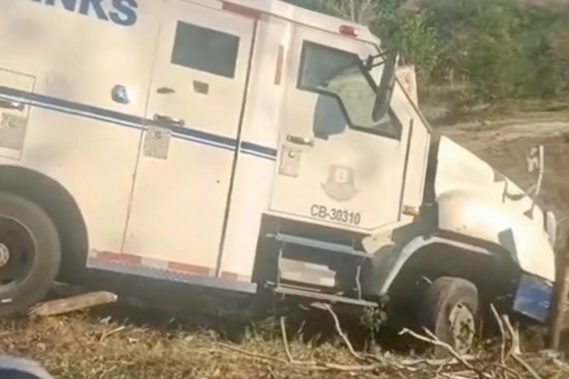 Carro de valores se salió de la vía, no hubo heridos