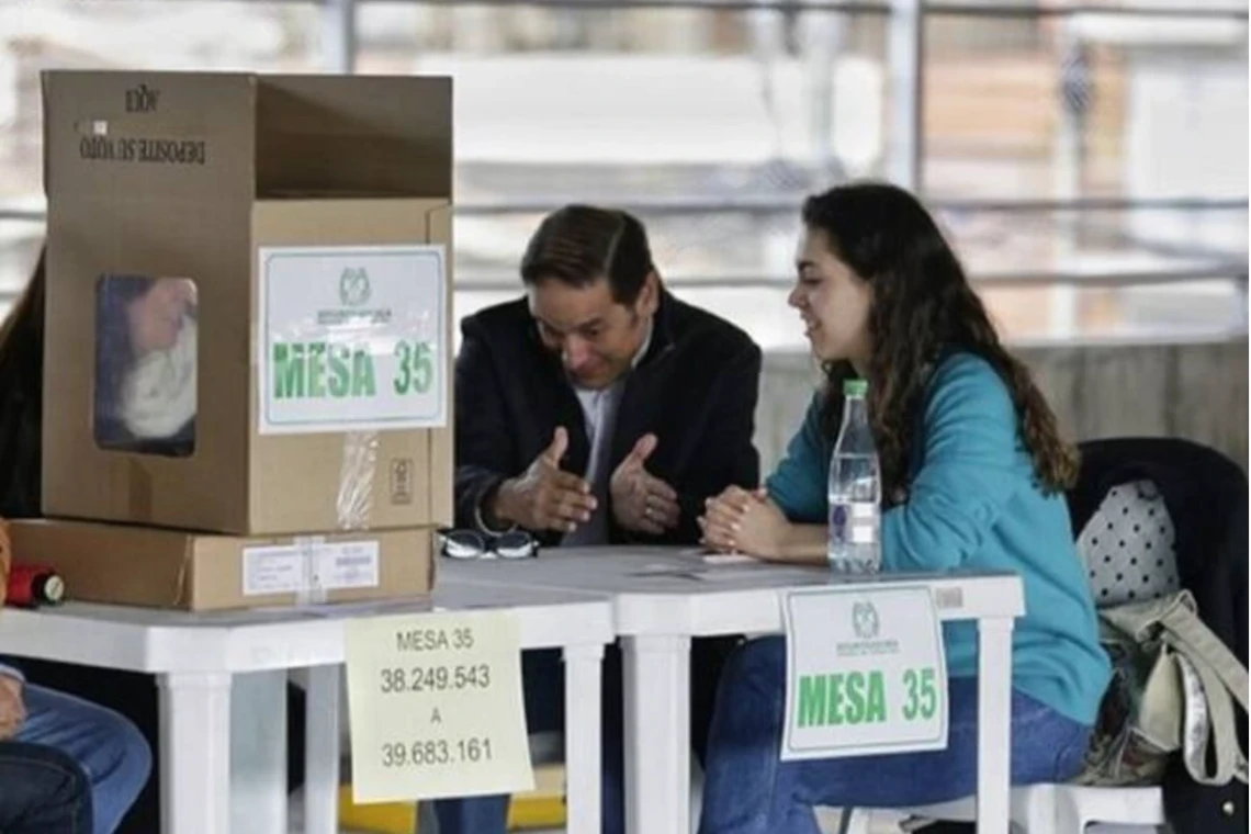 Atentos, jurados de votación