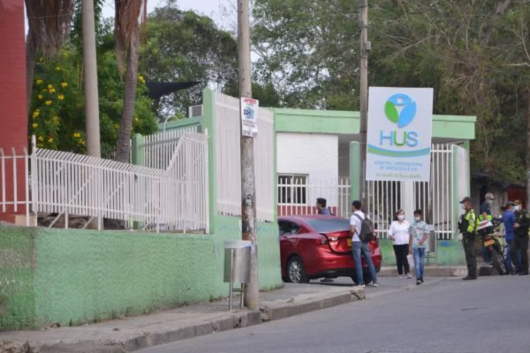 Lo llevaron al hospital con una grave herida de puñal