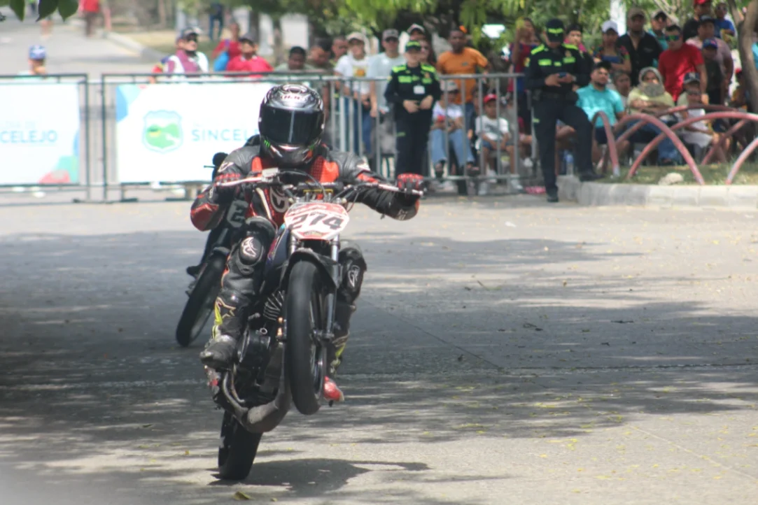 Las motos ofrecieron un organizado espectáculo