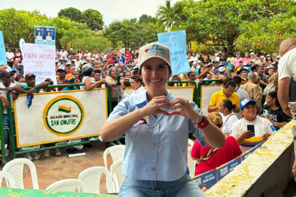 Masivo respaldo ciudadano en San Onofre durante la visita del expresidente Uribe y la senadora María Angélica Guerra