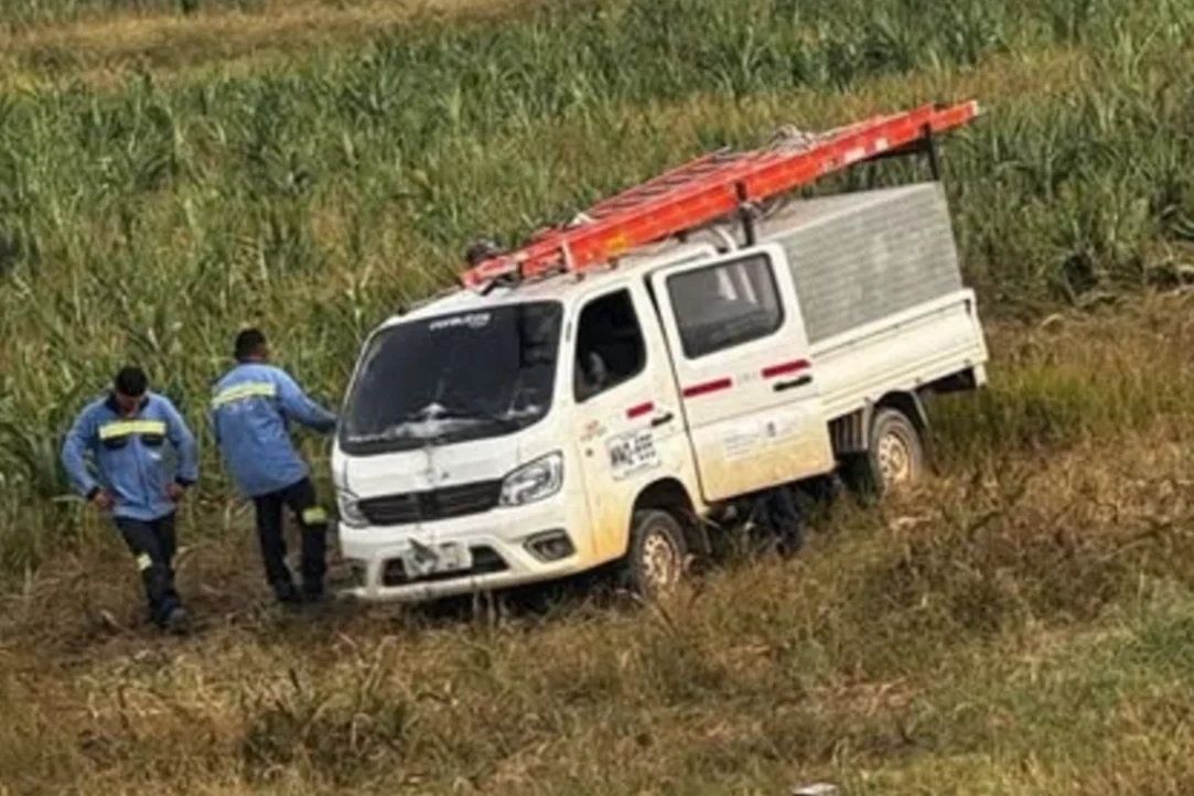 Carro de Afinia se salió de la vía, no hubo heridos