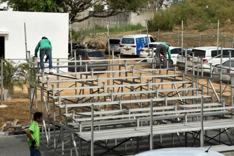 La instalación de palcos en Sincelejo marca el inicio de los desfiles en la ciudad