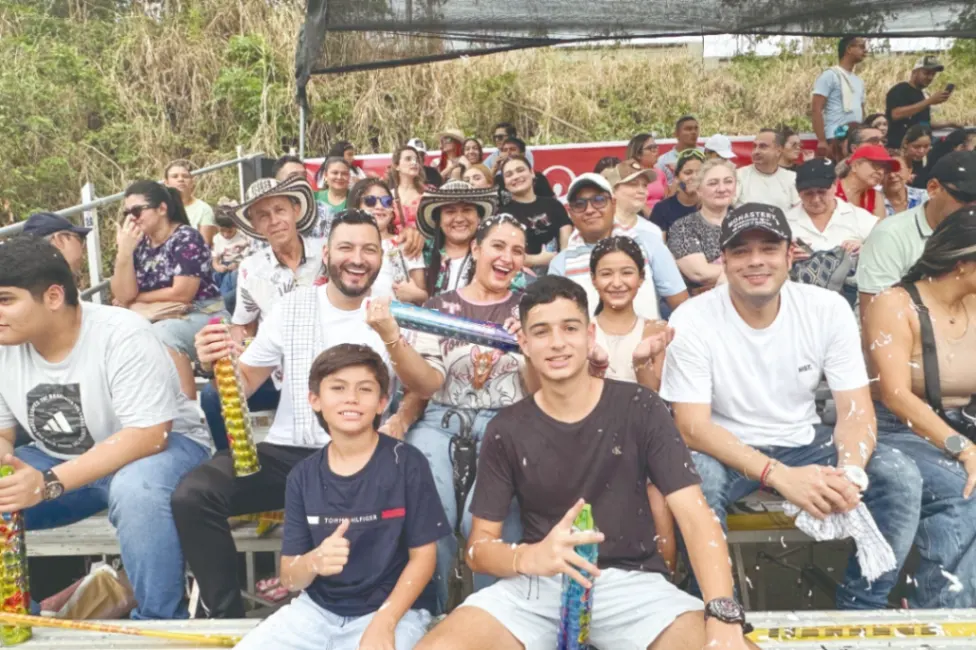 Vivieron al máximo la experiencia del desfile folclórico de las Fiestas