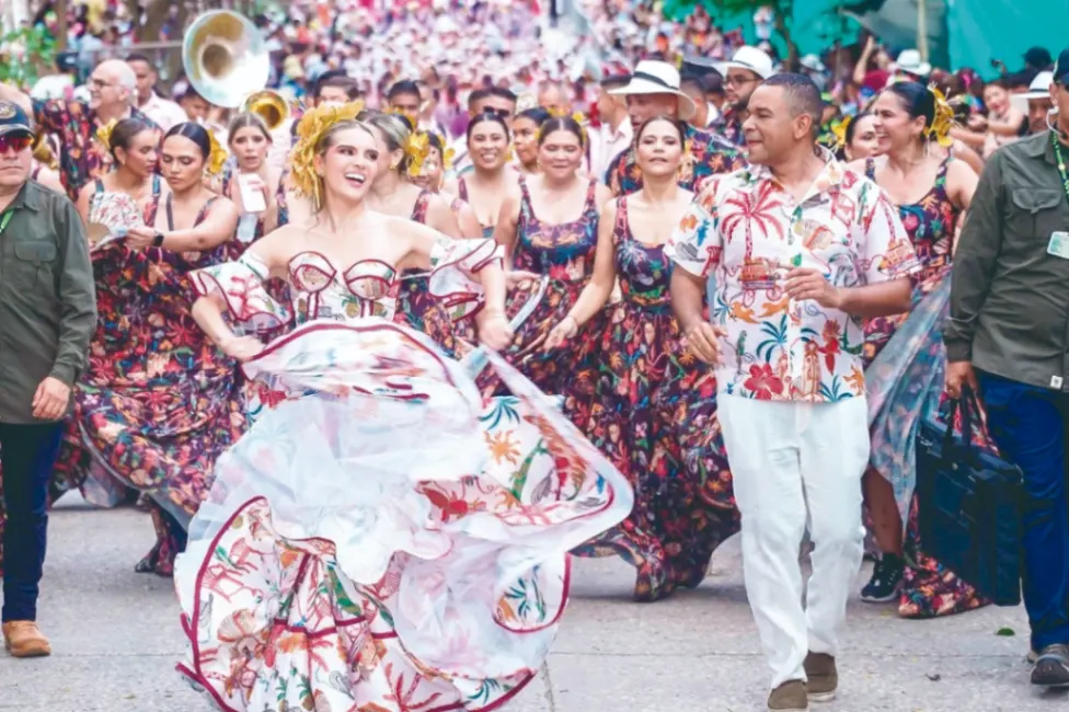 Tradición y alegría en las comparsas del 20 de Enero
