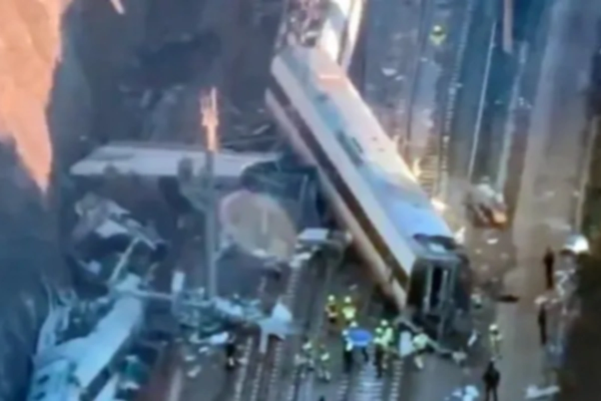 Choque entre dos trenes en España deja al menos 39 personas sin vida