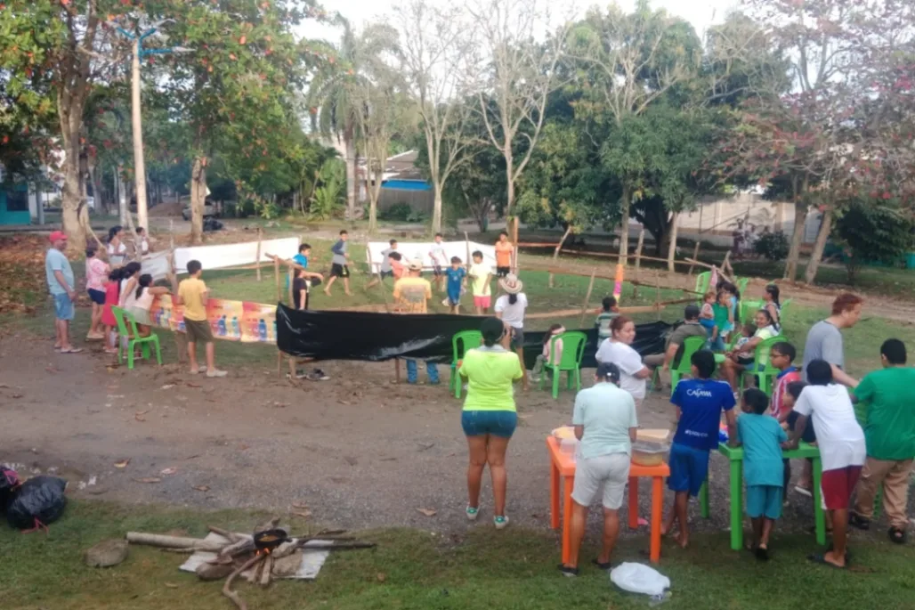 En el barrio Cortijo se vive y se goza la tradición con las corralejas humanas
