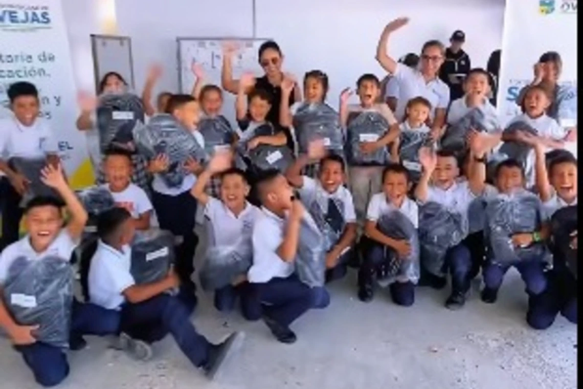 Firme con la educación de los niños ovejeros
