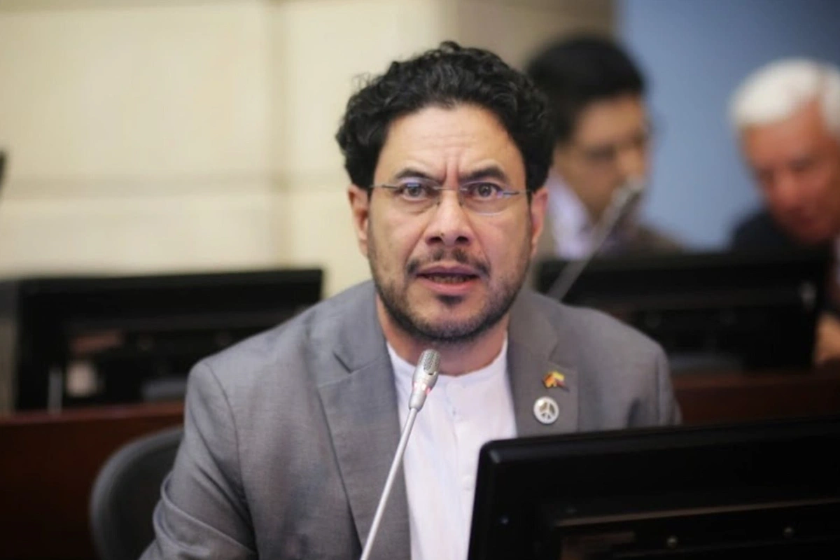 Órganos de control piden al CNE definir participación de Iván Cepeda en consulta