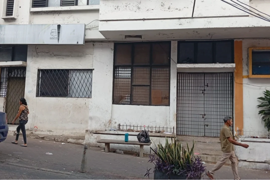 Refuerzan seguridad en edificio vandalizado del centro de Sincelejo