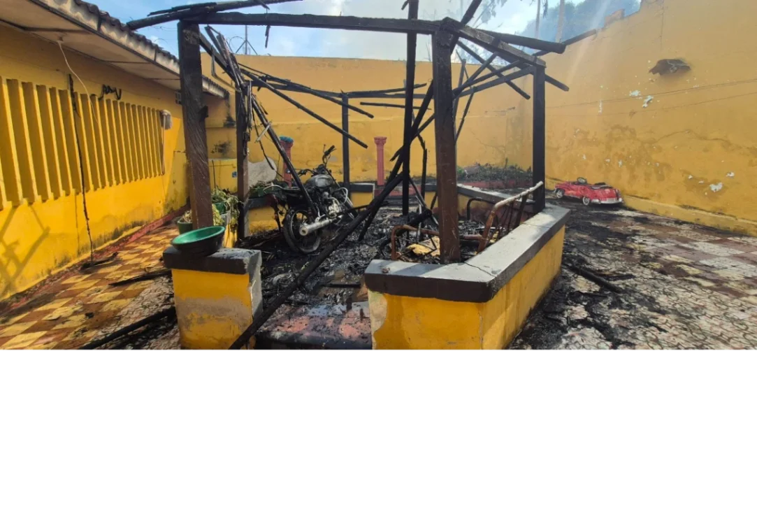 Incendio redujo a cenizas un quiosco de palma en el barrio San Miguel de Corozal