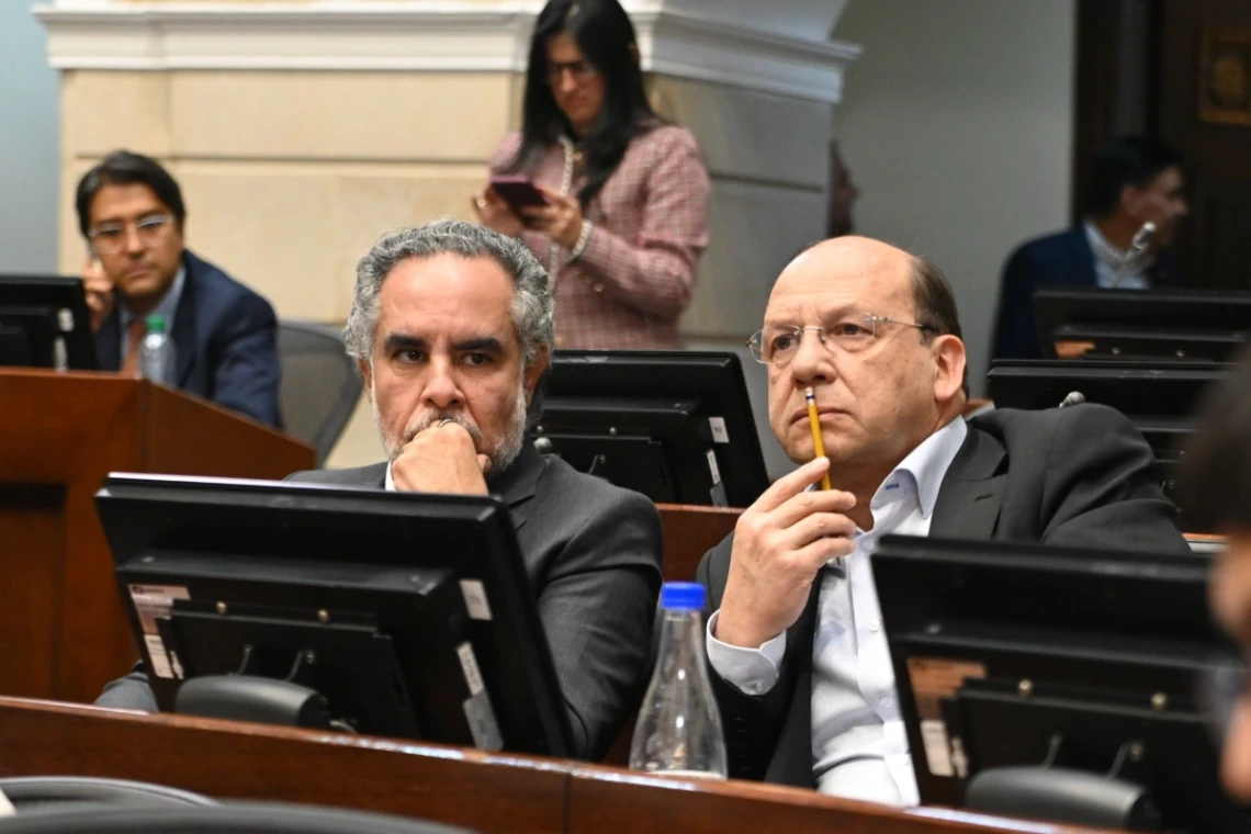 Se enfrentaron a control político