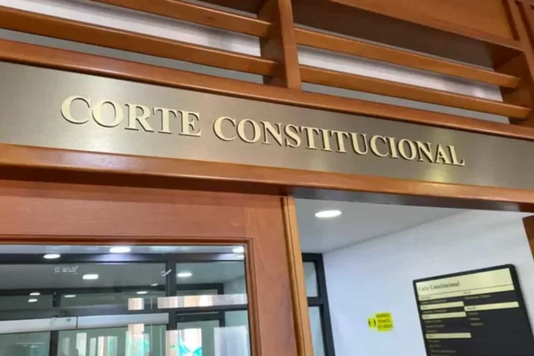 Gobierno arremete contra magistrados de la Corte