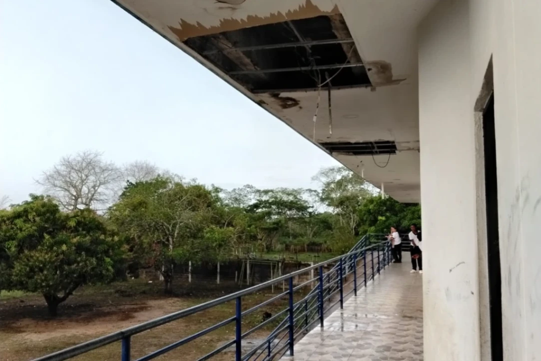 Solicitan el arreglo de las aulas