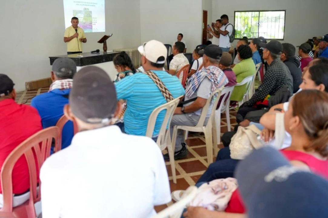Gobernación de Sucre impulsa el desarrollo sostenible con energía solar en Chalán