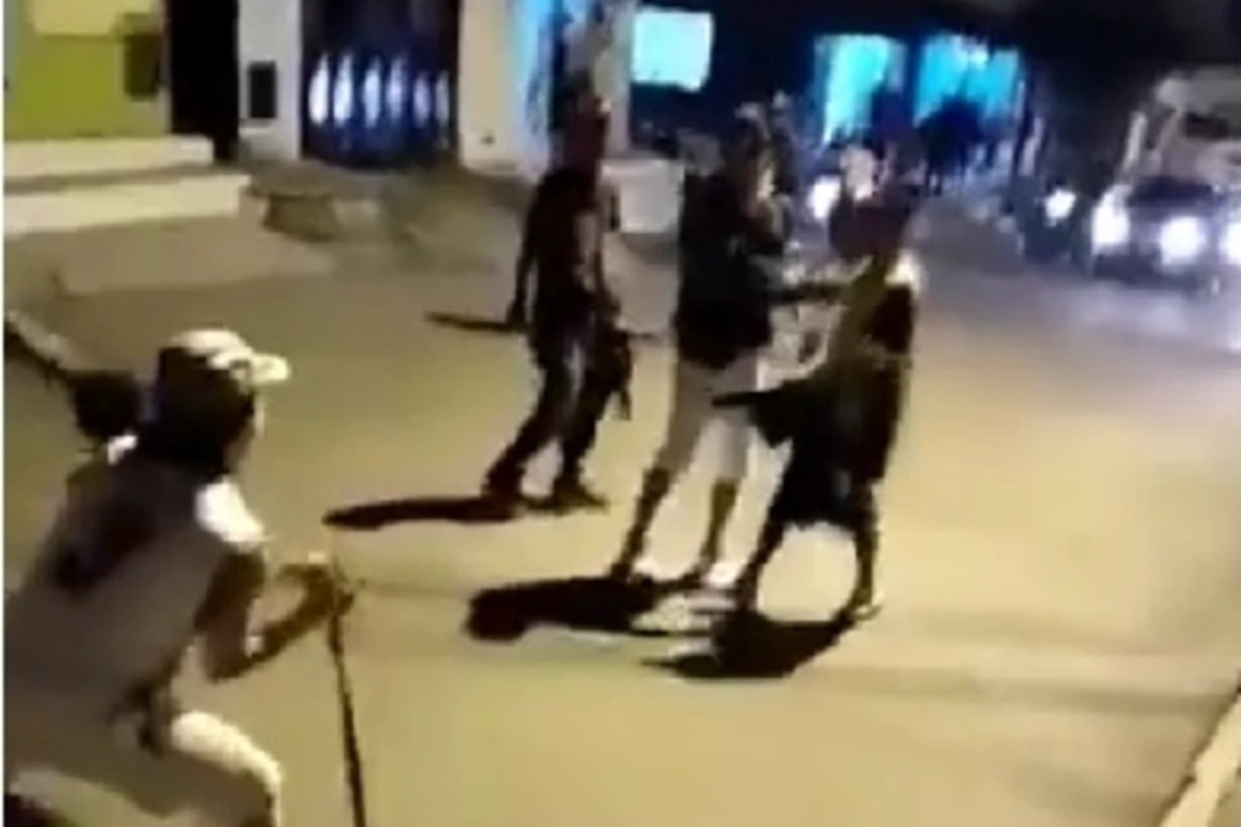 Se enfrentaron a machete