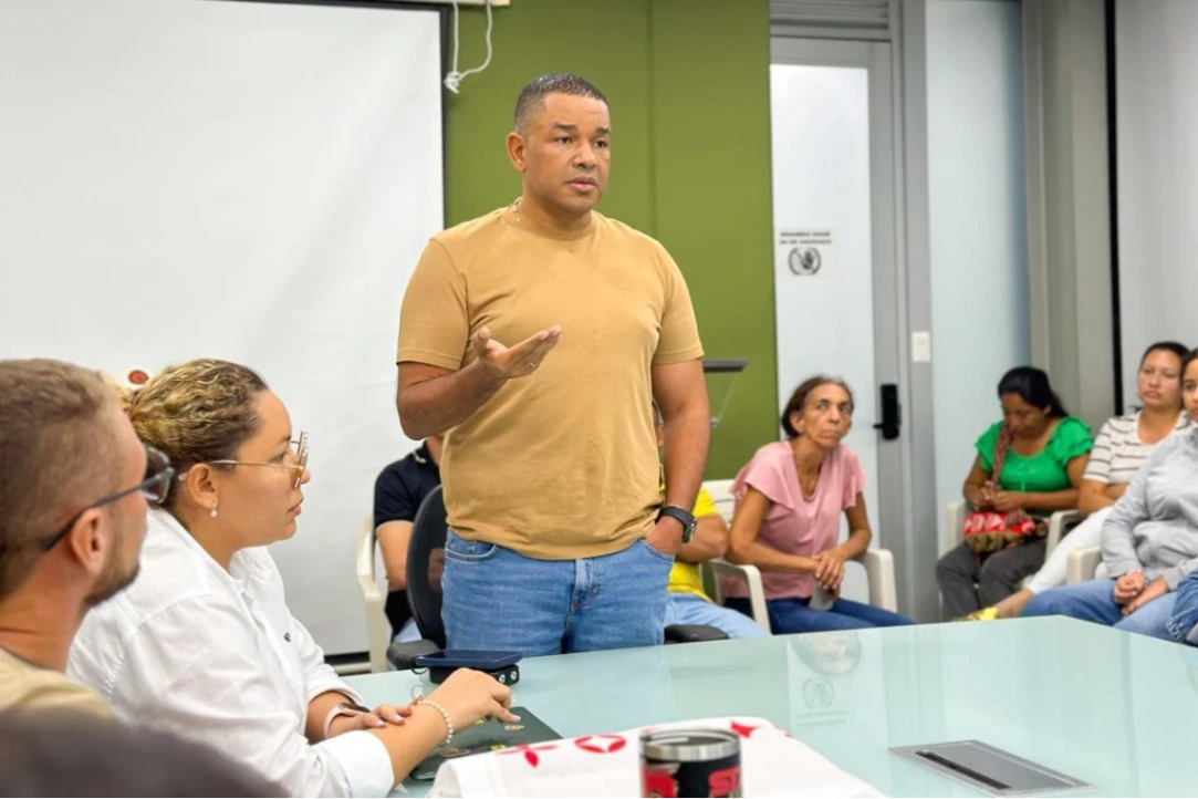 Alcalde Yahir Acuña se reunió con los mejores puntajes del ICFES 2025 y reiteró su compromiso con la educación