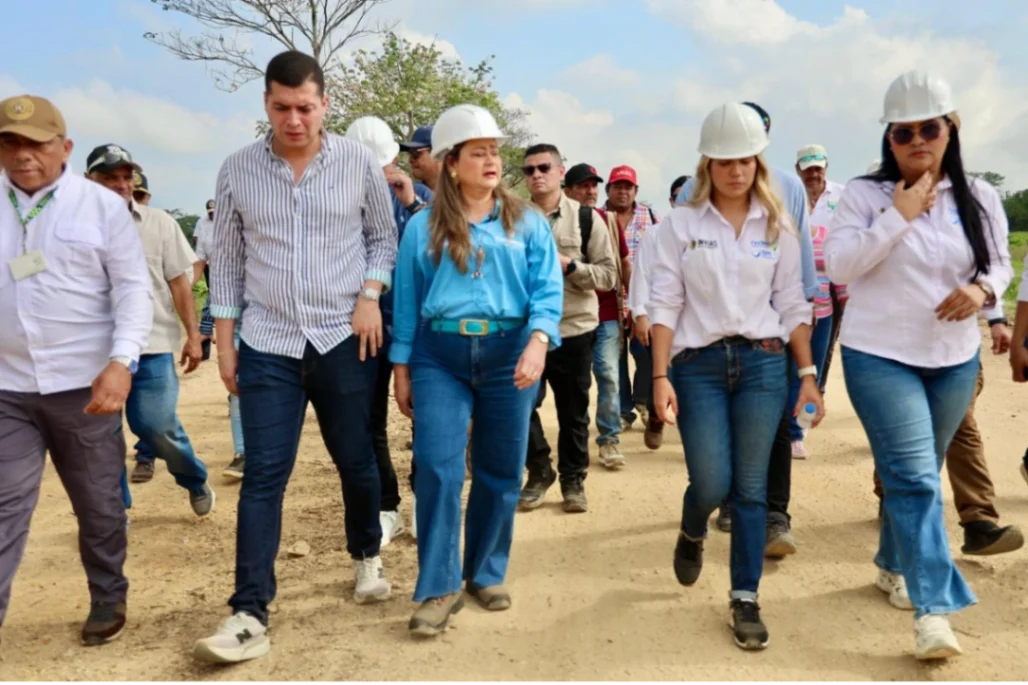Con presencia de la ministra de Transporte se dio inicio a la obra El Cauchal- Sucre (Sucre)