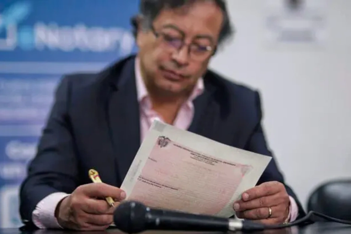 Gobierno decreta impuesto tras emergencia económica y climática