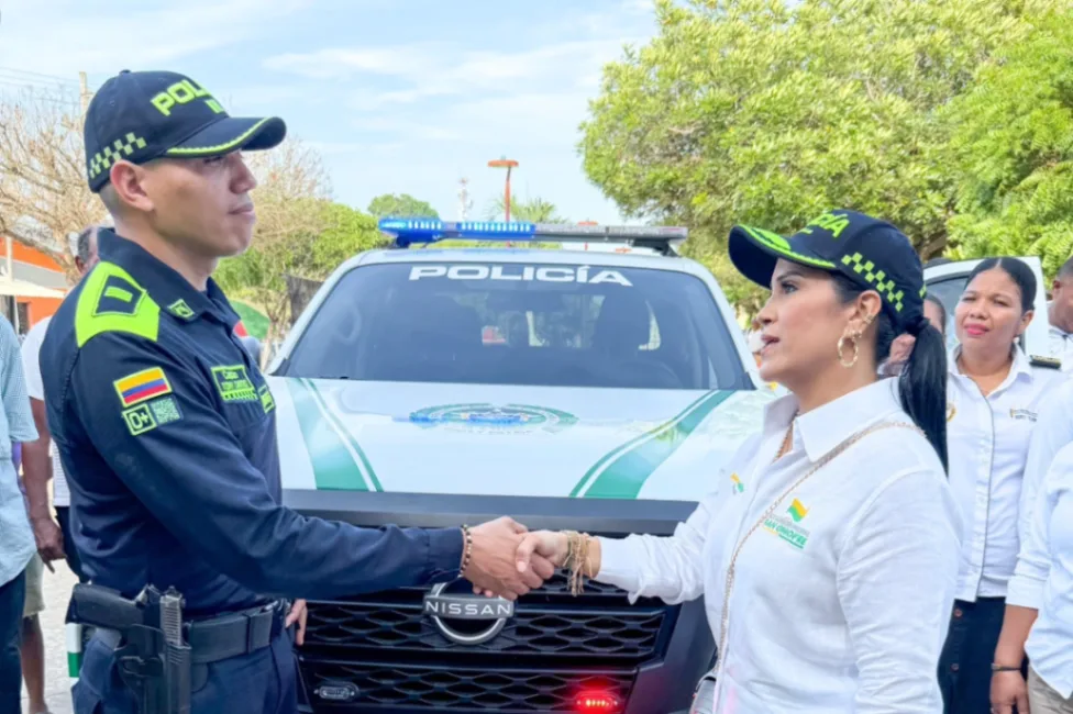 Gobierno de Marta Cantillo recibe una camioneta por parte de la Policía Nacional