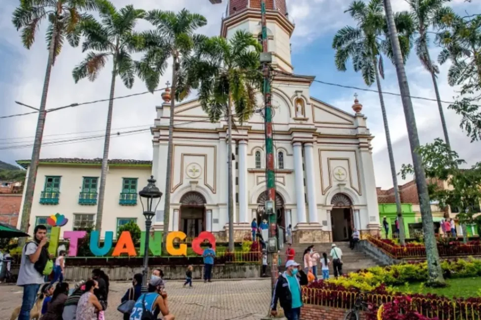 Ataque con dron mantiene cerrada estación de gasolina en Ituango por amenazas extorsivas