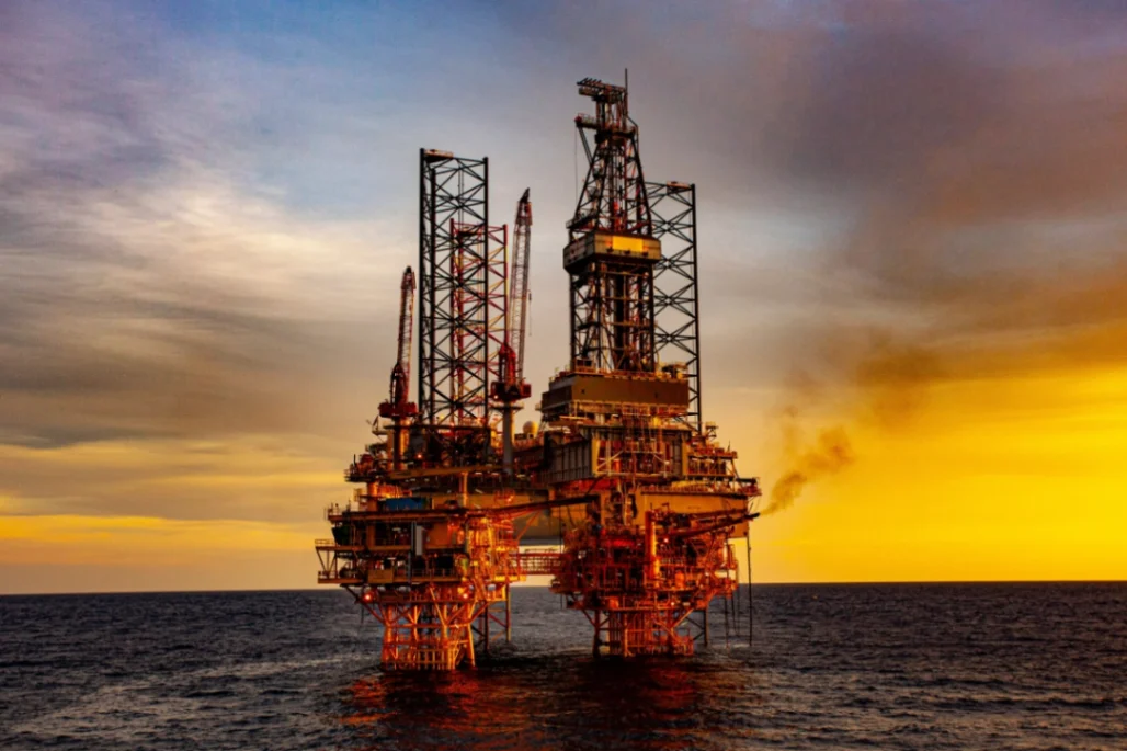 Barril de petróleo sube hasta los 72,48 dólares, el precio más alto en siete meses