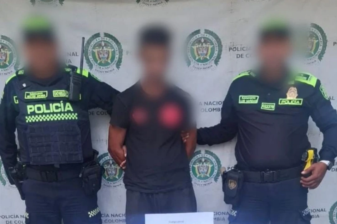 Salió huyendo hacia la orilla del río