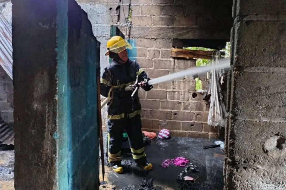 Controlan incendio en zona rural