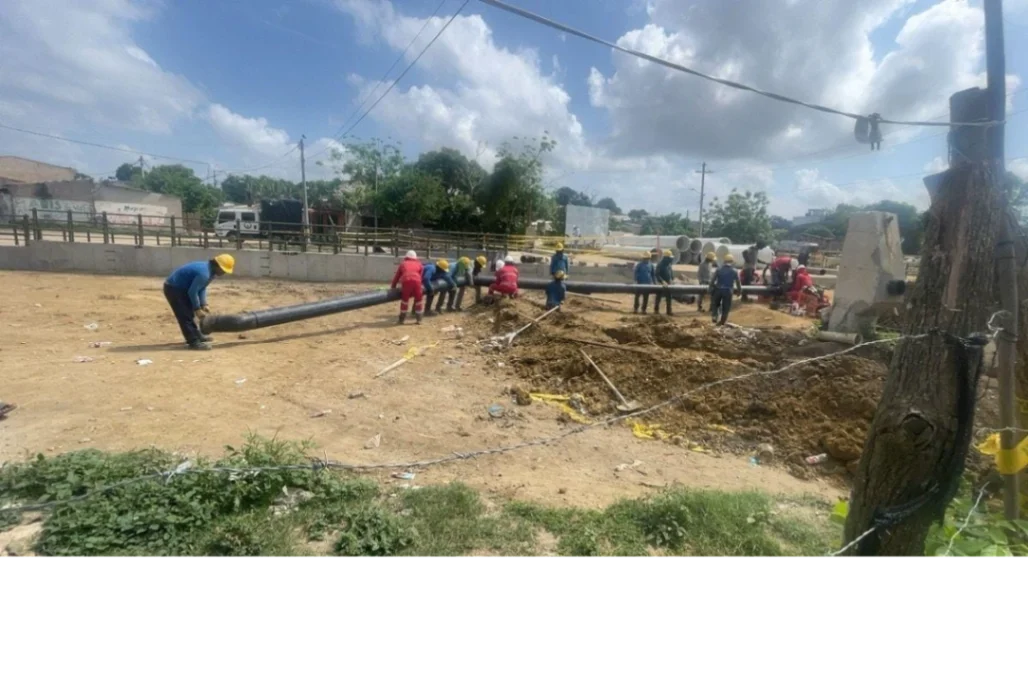 Veolia adelanta reubicación de tubería en el puente de Las Tinas de Corozal y mantiene suspensión del servicio de agua