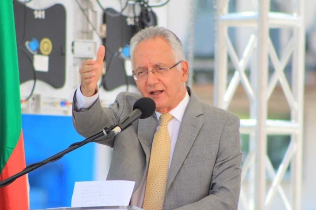 Al ministro le llovieron las críticas por discurso con tinte político en plena crisis del sector salud
