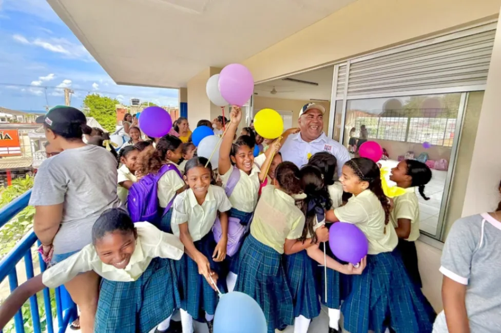 El alcalde Wilmer Pérez entrega la sede 3 de la Institución Educativa Santa Teresita en Santiago de Tolú