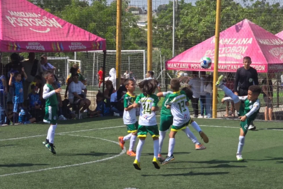 Niños viven con intensidad los partidos de la Sincelejo Cup