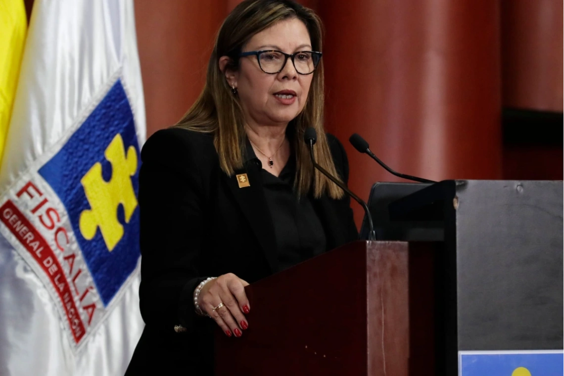Reviven órdenes de captura, golpe a Petro