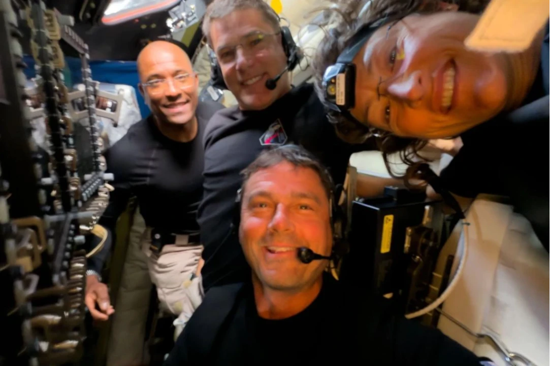 La misión Artemis II completa su paso por la Luna y vuelve a casa