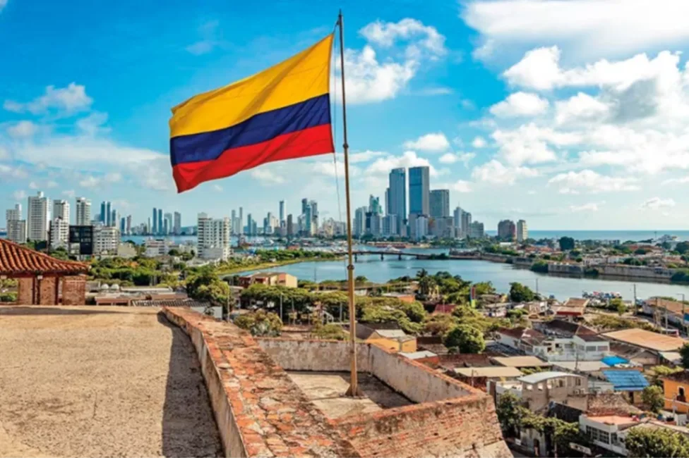 S&P rebaja la calificación crediticia de Colombia por riesgos fiscales
