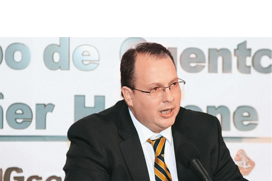Exviceministro salpicado en negocio de corrupción