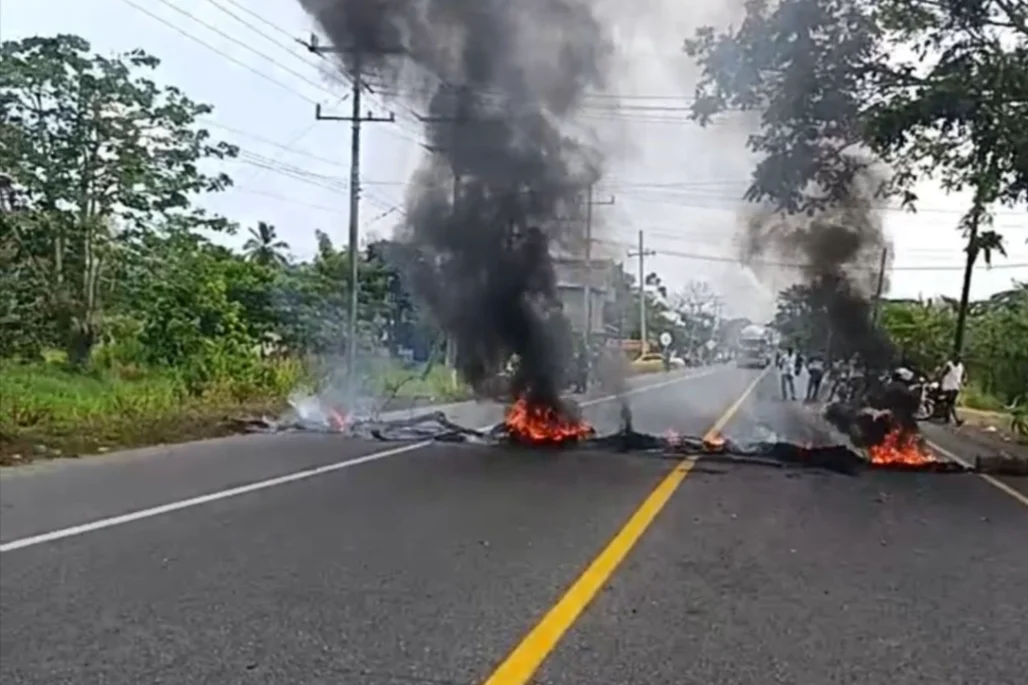 Bloqueo en la vía que de Montería conduce a Lorica, por temor ante creciente del río Sinú