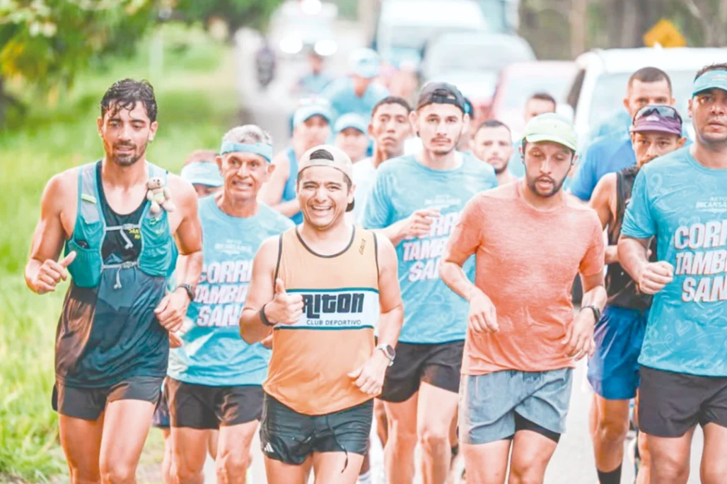 Yesid Gómez completó el reto de correr de Montería a Sincelejo