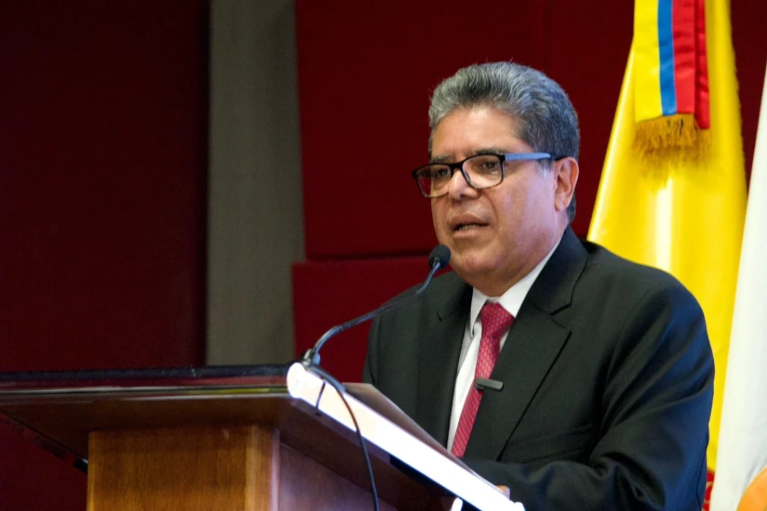 Gobierno gasta más de lo que invierte