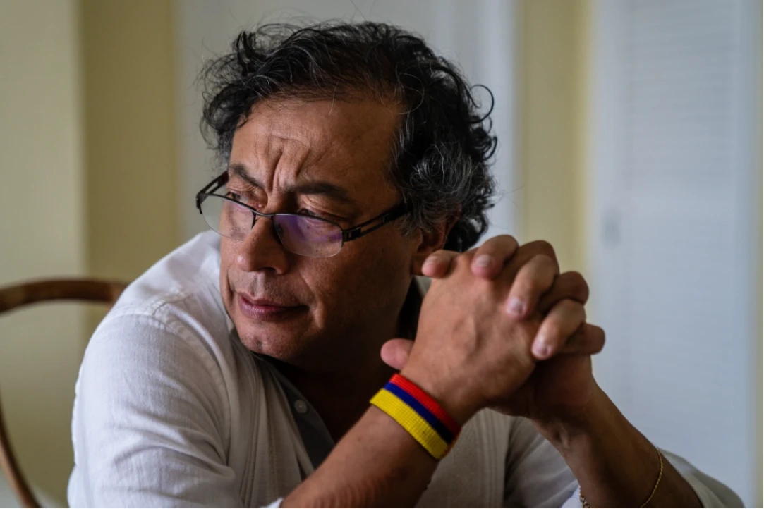 Indagan qué hizo Petro con cercanos a 'Fito'